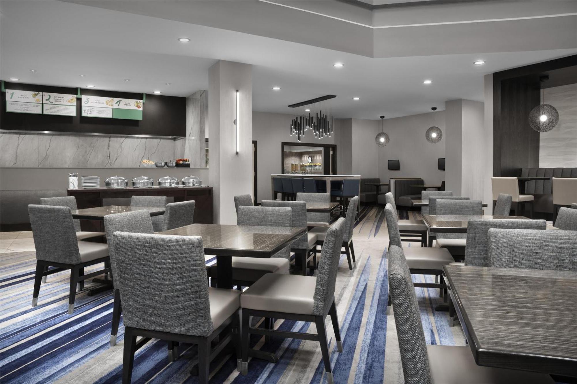 Hotel Embassy By Hilton Near The Galleria Dallas