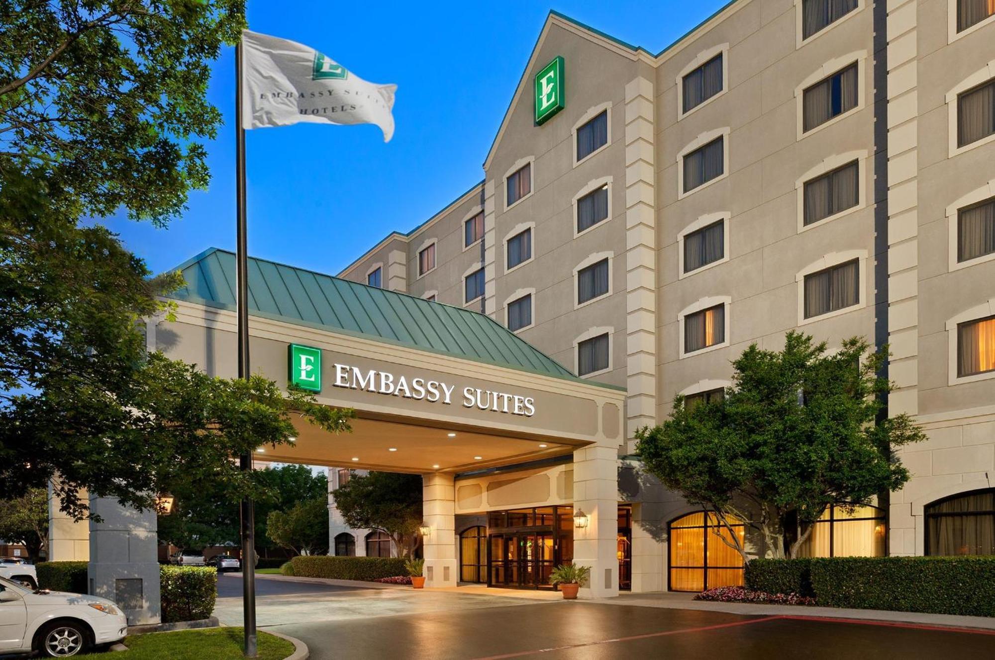 Hotel Embassy By Hilton Near The Galleria 4*