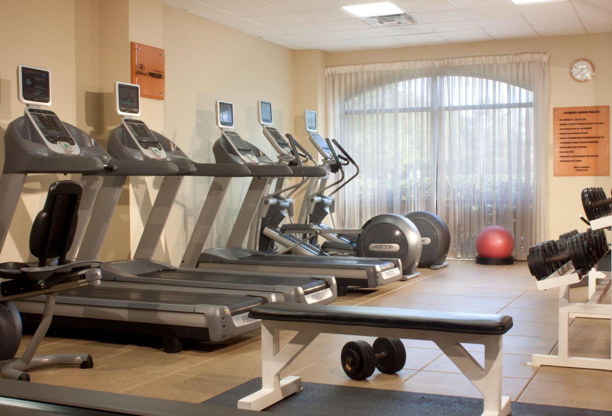 Hotel Embassy By Hilton Near The Galleria 4*